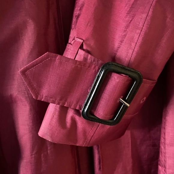 Women’s Burberry Coat with hood and certificate of Authenticity - Picture 8 of 12